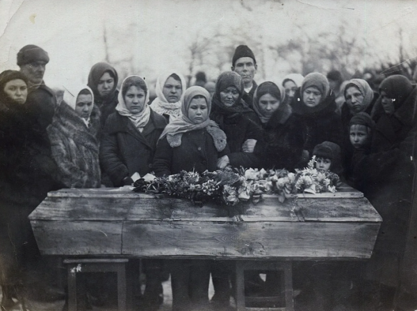 Что происходит в гробу с телом в течении 100 лет