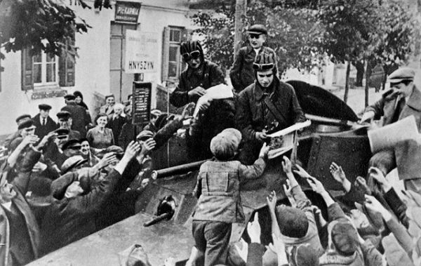 Освободительный поход: чем было «вторжение советских войск в Польшу» на самом деле